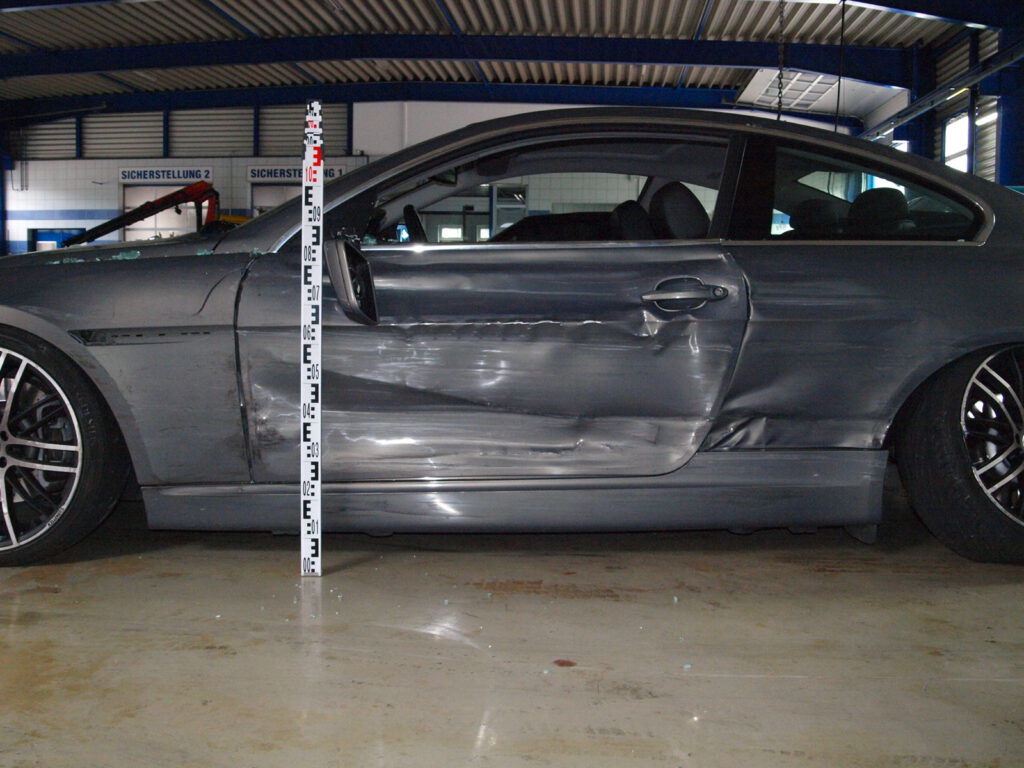 Gutachten Unfall BMW 645 CI Seitenschaden Anstosshoehe