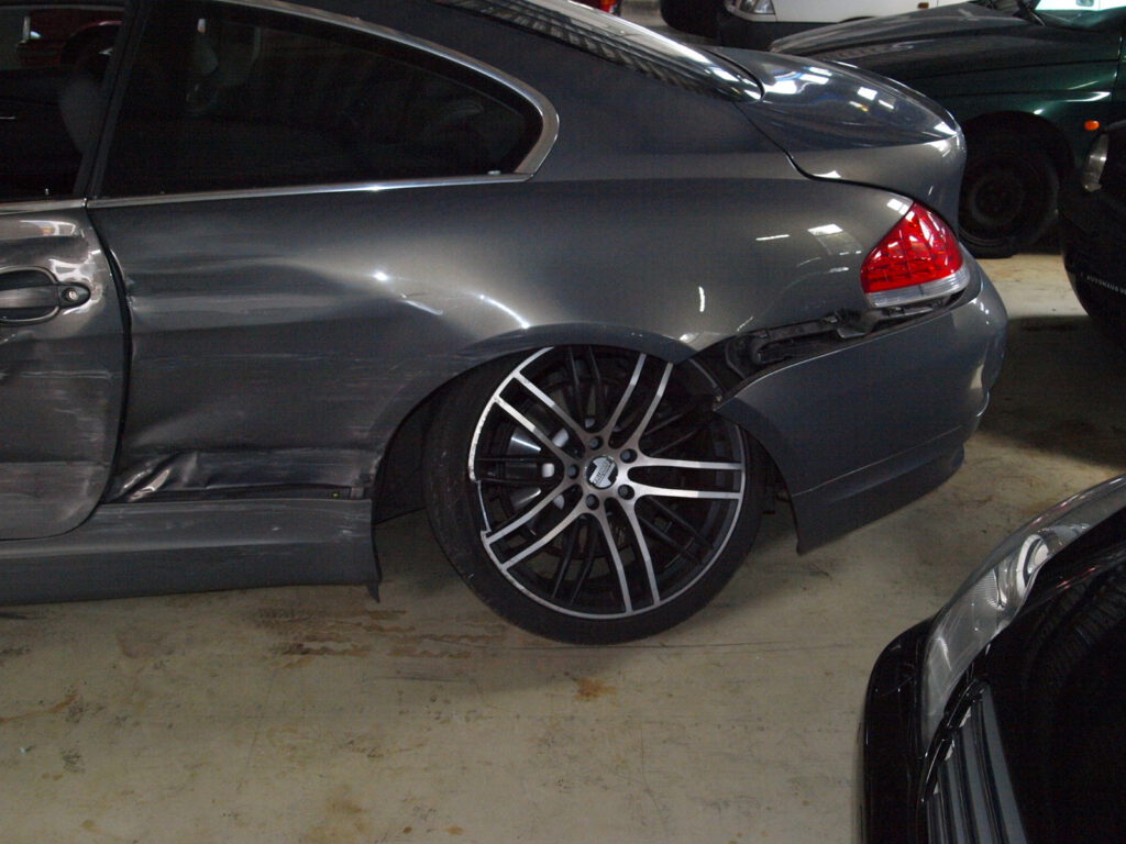 Gutachten Unfall BMW 645 CI Seitenschaden Seitenwand und Fahrwerk beschaedigt