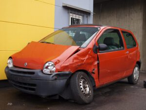 Unfall Gutachten Renault Twingo Unfallschaden vorne links 73033 Göppingen